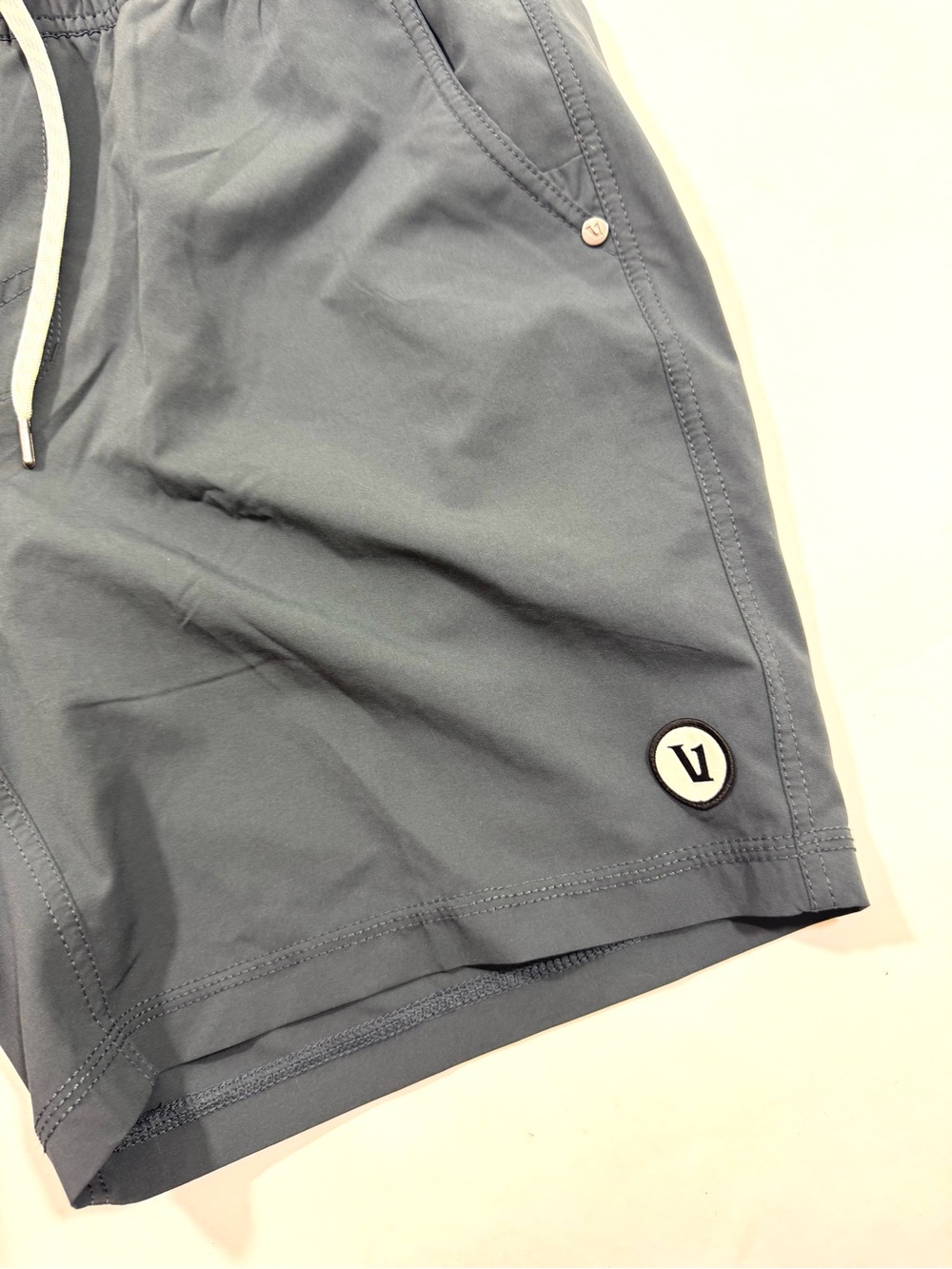 Vuori Kore Short Lined 7 Inch Grey - Picture 6 of 8